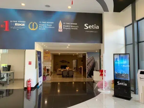 setia-trio-sales-galleria-touchscreen-floor-standing-kiosk-002