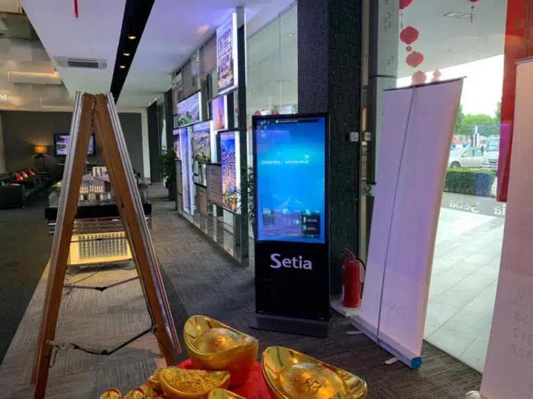 setia tropika sales galleri touchscreen floor standing kiosk 001