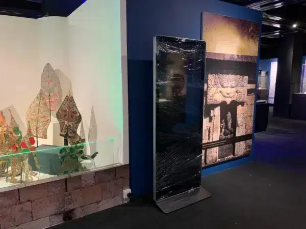 silverant-touchscreen-floor-standing-kiosk-004
