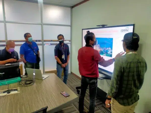 sistem-televisyen-malaysia-interactive-smartboard-004