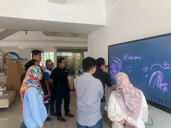smart-solutions-fliptouch-smartboard-MGTC-Bangi-007