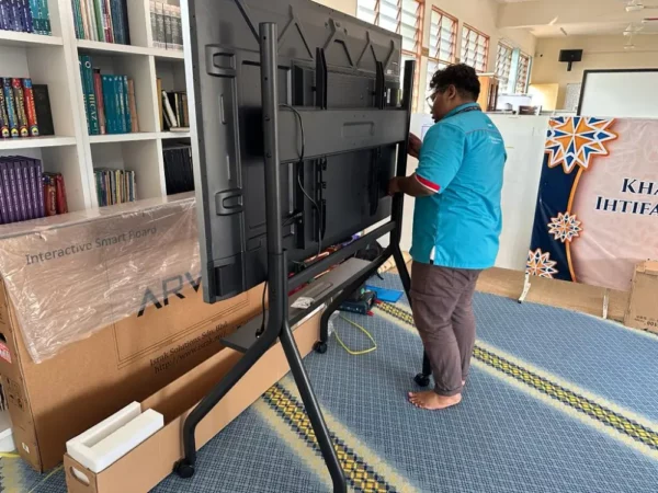 smartboard-100-65inch-pertubuhan-kebajikan-amal-al-ummah-008