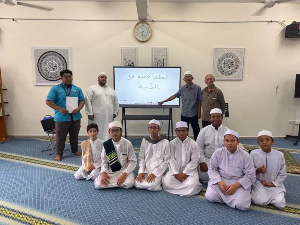 smartboard-100-65inch-pertubuhan-kebajikan-amal-al-ummah-017