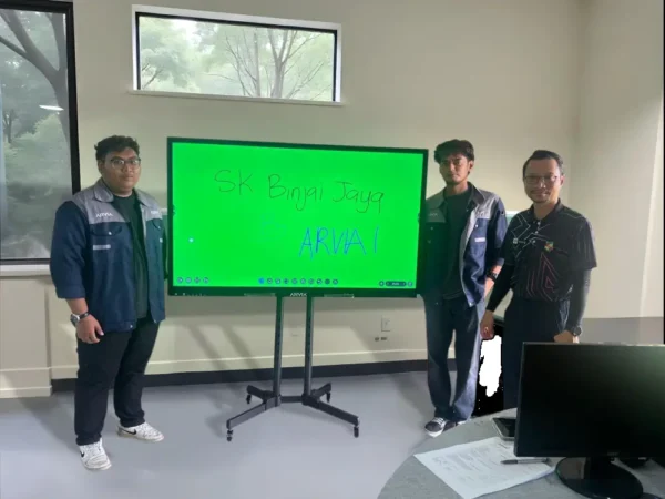 Interactive Smartboard Transforms Learning at SK Binjai Jaya