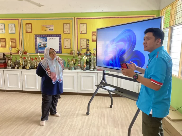 Interactive Smartboard For Sk Bentong 2023- Complete Solutions smartboard 65inch smartboard stand black bentong pahang 010