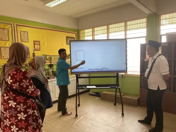 smartboard-65inch-smartboard-stand-black-bentong-pahang-012