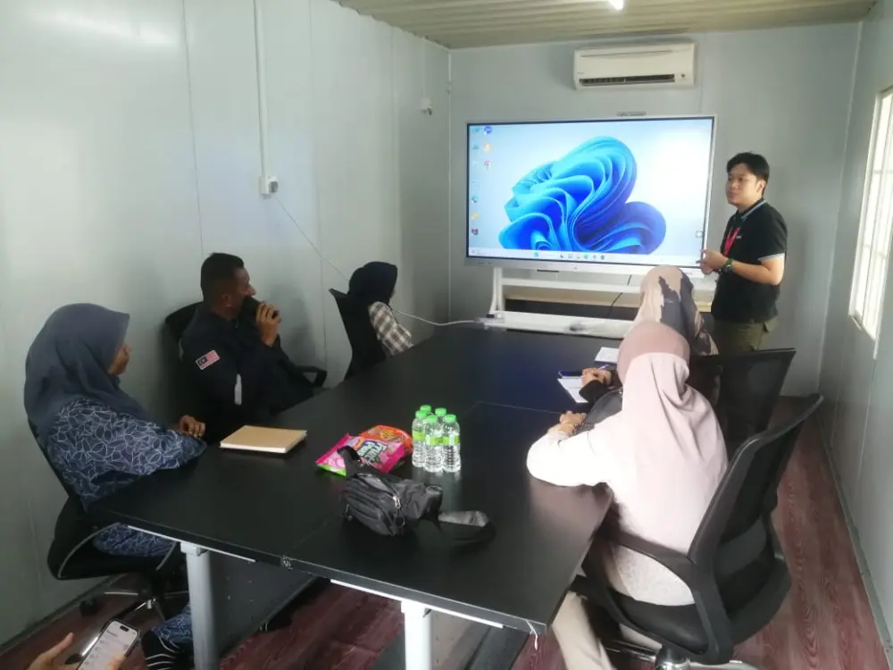 Smartboards: Increasing Audience Engagement With Interactive Presentations. smartboard 65inch smartboard stand ecms resourced 010