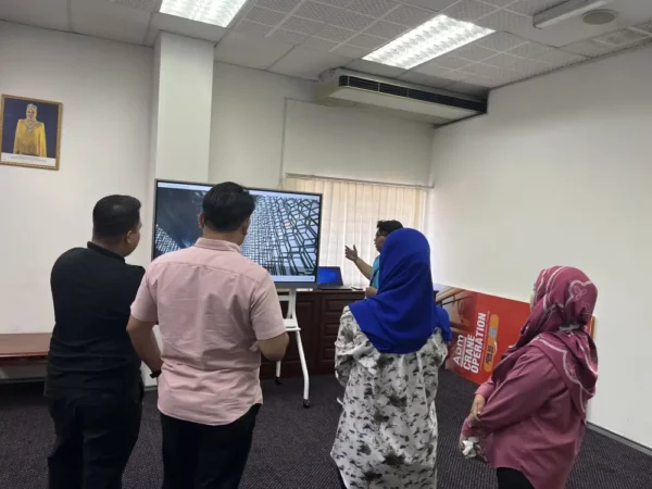 smartboard-65inch-stand-Akademi-Binaan-Malaysiar-003