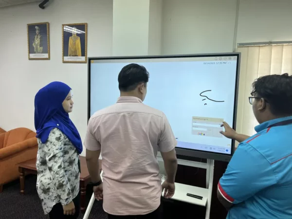 smartboard-65inch-stand-Akademi-Binaan-Malaysiar-009