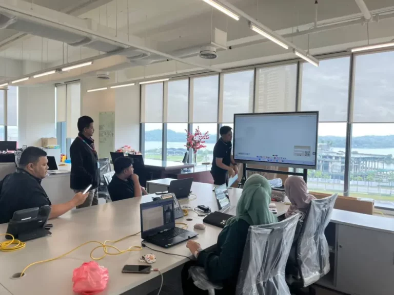 Interactive Smartboard For Ict Johor 2023 – Complete Solutions smartboard 65inch stand ICT Johor 003