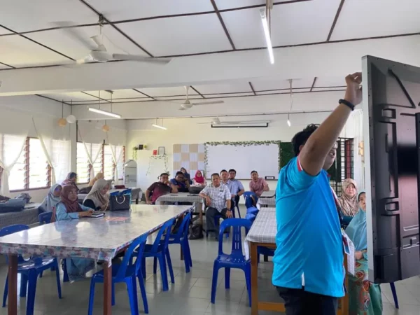 smartboard-65inch-stand-SMKA-tun-rahah-001