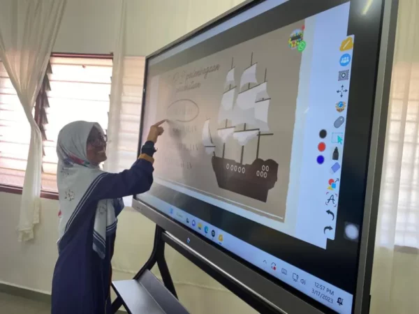 smartboard-65inch-stand-SMKA-tun-rahah-006