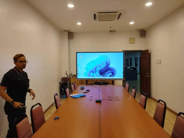 smartboard-ARV100-and-video-conferencing-bar-mawar-medical-centre008