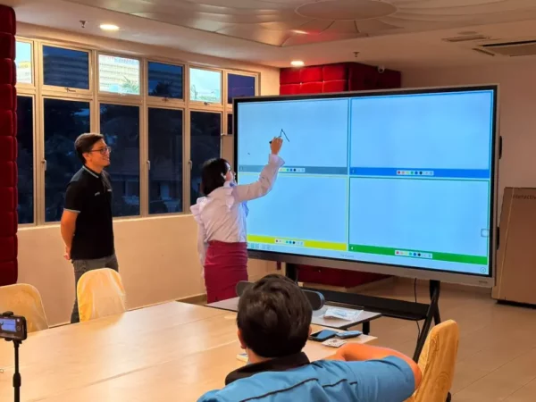 smartboard-ARV100-and-video-conferencing-bar-mawar-medical-centre011