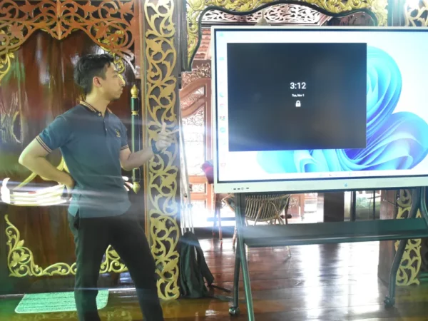 smartboard-arv-100-65-surau-raudah-002