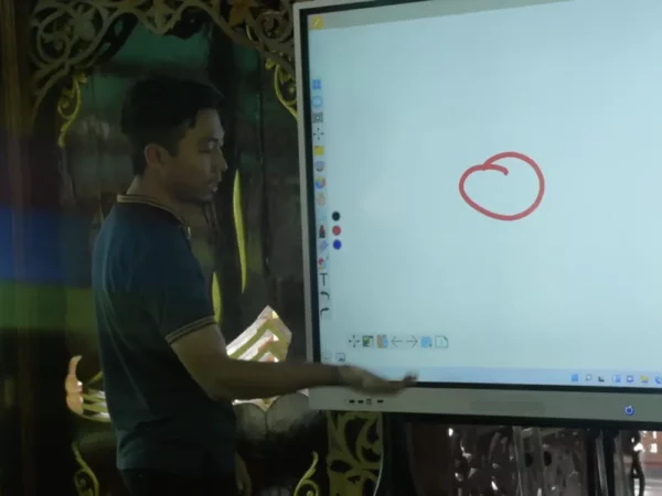 smartboard-arv-100-65-surau-raudah-005