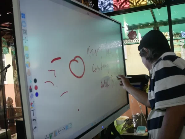 smartboard-arv-100-65-surau-raudah-007