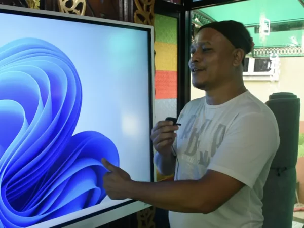 smartboard-arv-100-65-surau-raudah-008