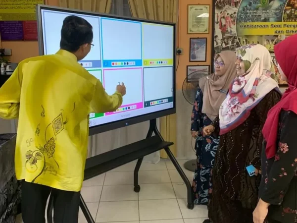 smartboard-arv-100-65inch-ec-collage-jb-013