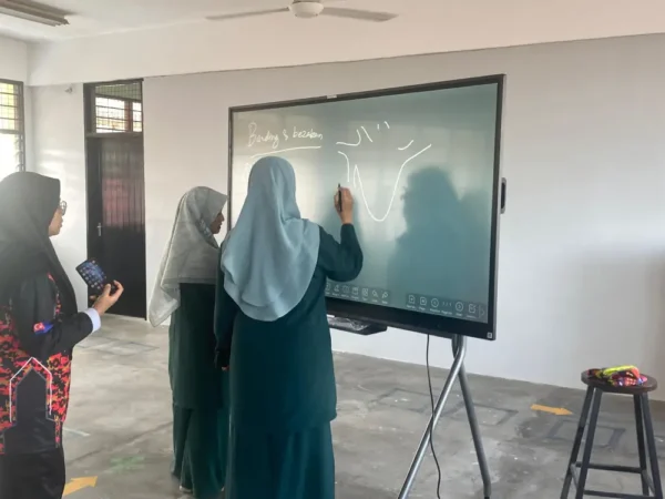 Smartboard technology at SMK Dato Onn Johor