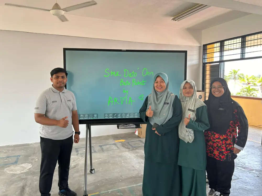 SMK Dato Onn Johor Enhances Learning with Smartboard and Arvia Flip Touch Technology