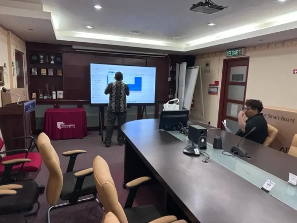 smartboard-arv100-75-kolej-komuniti-kepala-batas-001