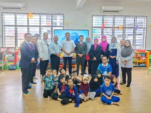 smartboard-arv100-Sekolah-Jalinan-Kasih-YGTHO-001