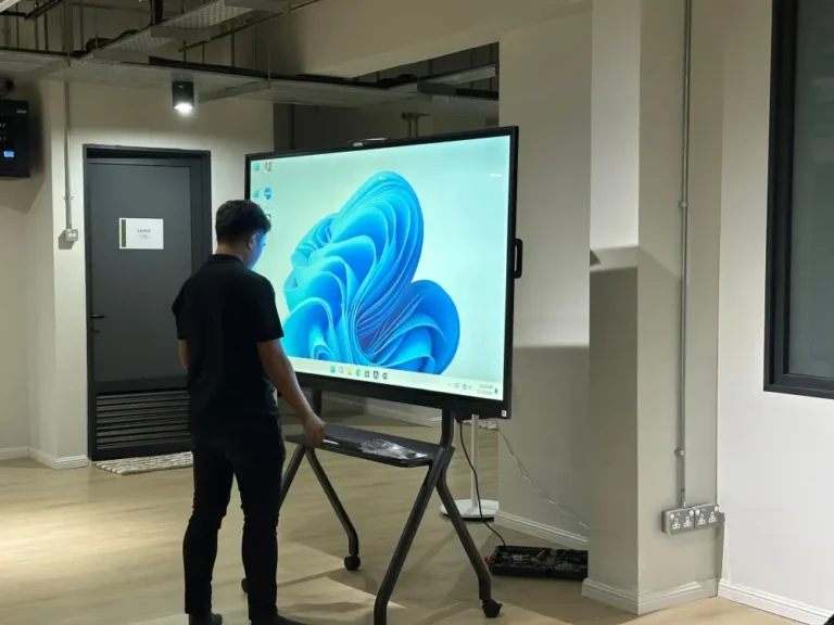 Empowering Akal Digital With Arv100 75-Inch Smartboards And Portable Stands smartboard arv100 akal digital arvia israk solutions
