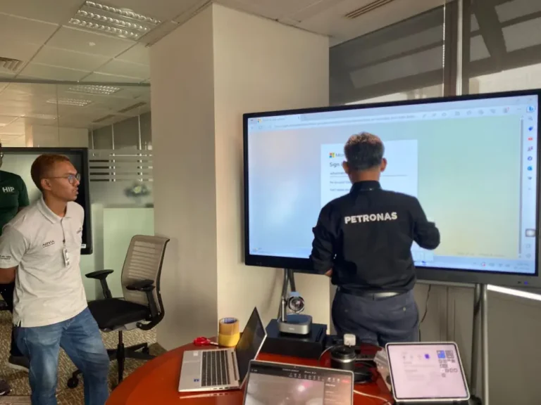 Petronas Pd&Amp;T/Hse'S Smartboard Arv 100 : Innovative Project Solutions smartboard arv100 petronas 003 1