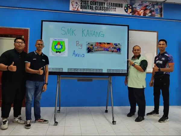Empowering Education: SMK Kahang Transformed with Arvia’s 86-Inch Smartboard