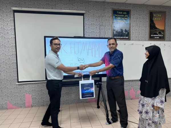 smartboard-arv200-65-SK-HAJI-MAHMUD--006