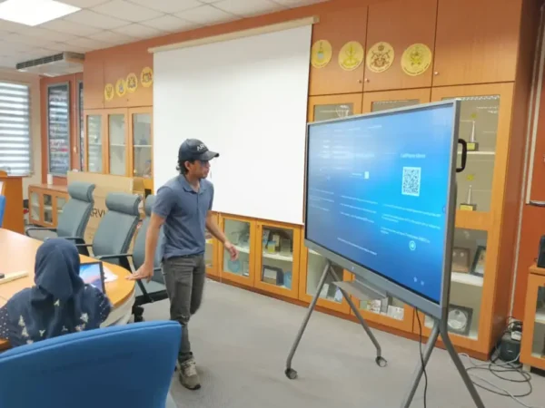 smartboard-arv200-65-smk-putrajaya-1