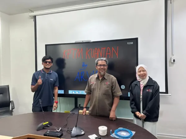 interactive smartboard arv200 KPTM Kuantan arvia israk solutions