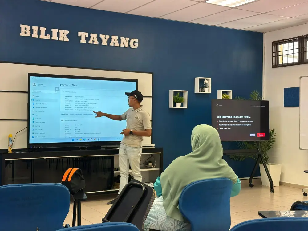 SK Dumpar Upgrades Learning with ARV400-75 Android Smartboard and Built-in Camera