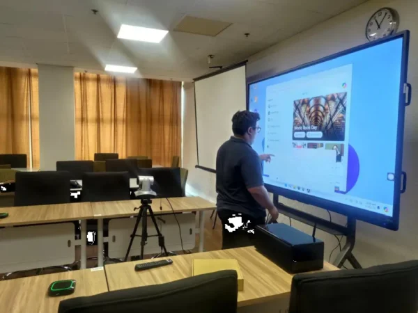 smartboard-ptz-camera-smart-meeting-room-jabatan-perangkaan-malaysia-003