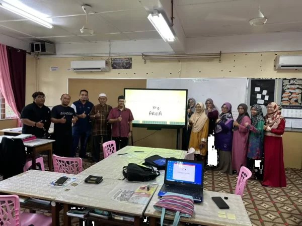smartboard-sma-tengkuamalin-kelantan-008