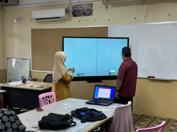 smartboard-sma-tengkuamalin-kelantan-010