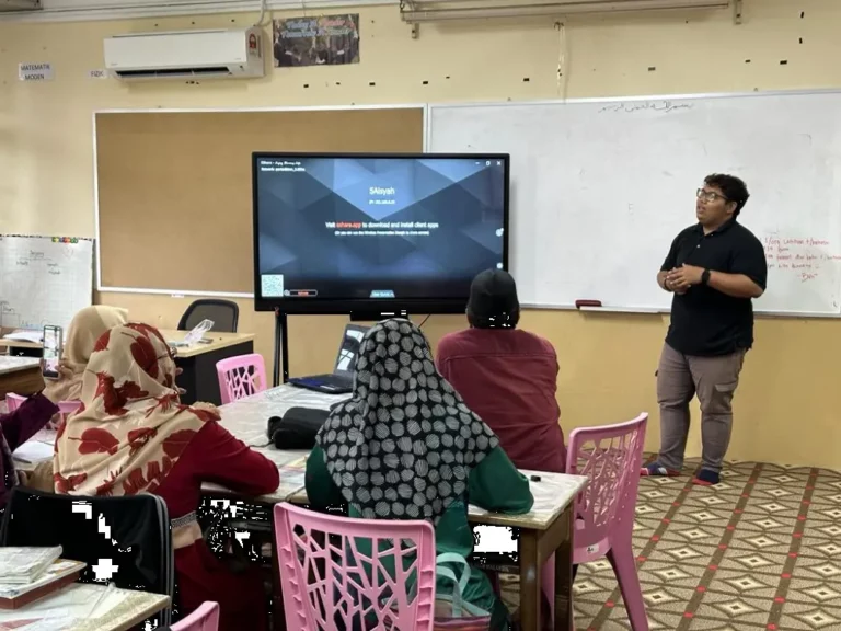 smartboard sma tengkuamalin kelantan 015