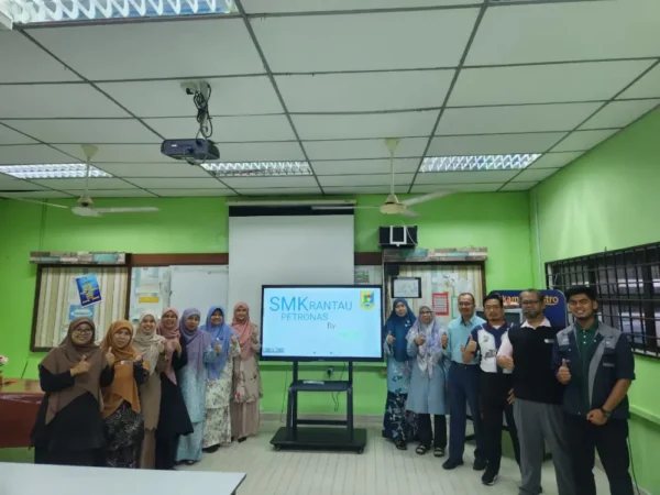ai smartboard smk rantau petronas israk solutions arvia solutions