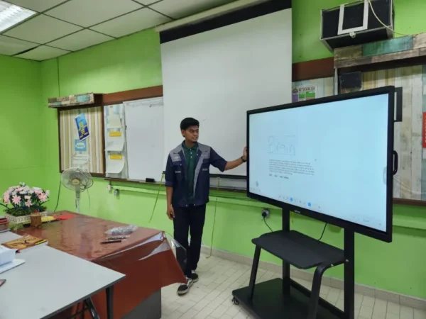 ai smartboard smk rantau petronas israk solutions arvia solutions