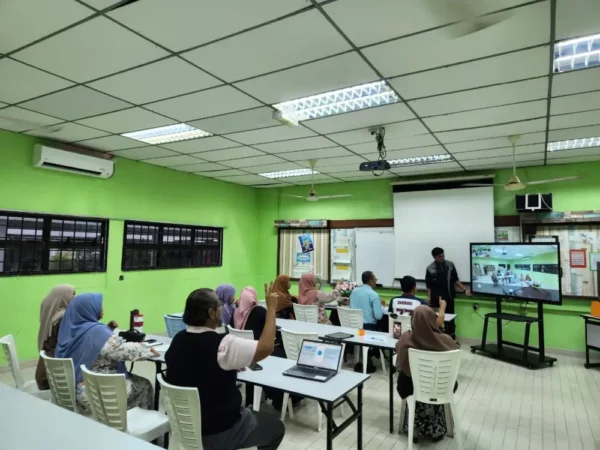 ai smartboard smk rantau petronas israk solutions arvia solutions