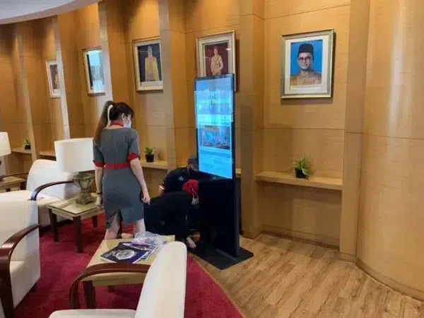 subang-skypark-touchscreen-floor-standing-kiosk-009