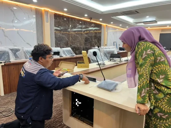 Upgrading Meeting Room at SUK Selangor with Smart Monitor Lift Installation