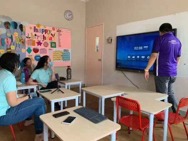 the-core-learning-centre-1st-installation-interactive-smartboard-005