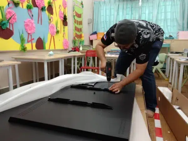 the-core-learning-centre-2nd-installation-interactive-smartboard-002
