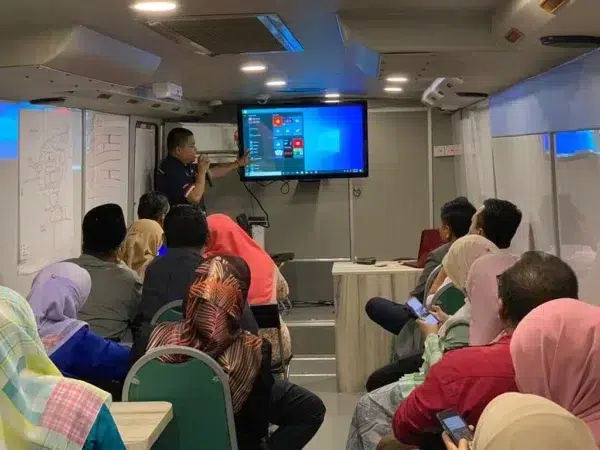 touchscreen-monitorr-institut-kemajuan-desa-006