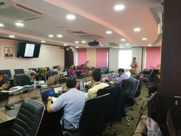 training-fama-touchscreen-floor-standing-kiosk-001