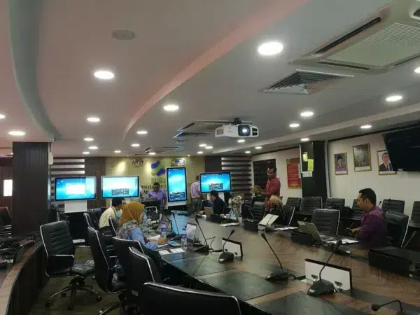 training-fama-touchscreen-floor-standing-kiosk-005
