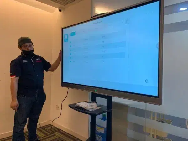 triprogram-interactive-smartboard-004