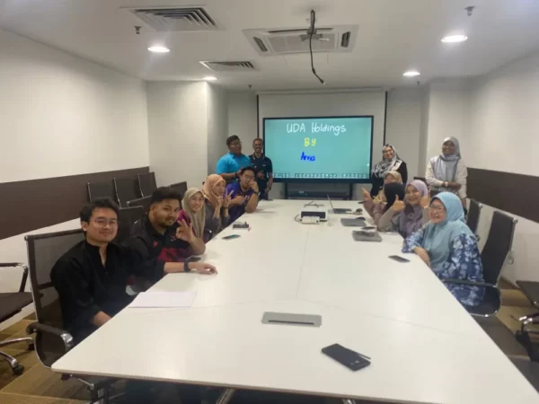 uda-holdings-interactive-smartboard--003